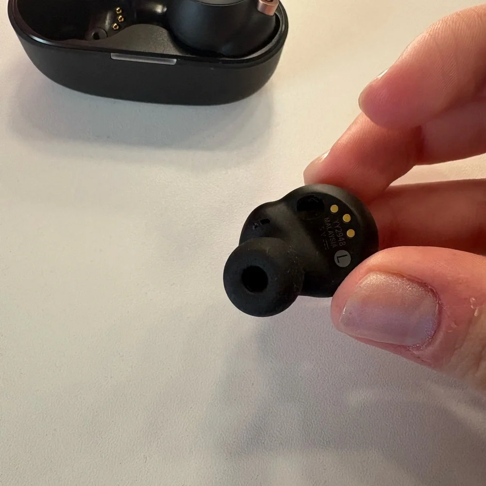Sony noise canceling earbuds - Picture 7 of 9